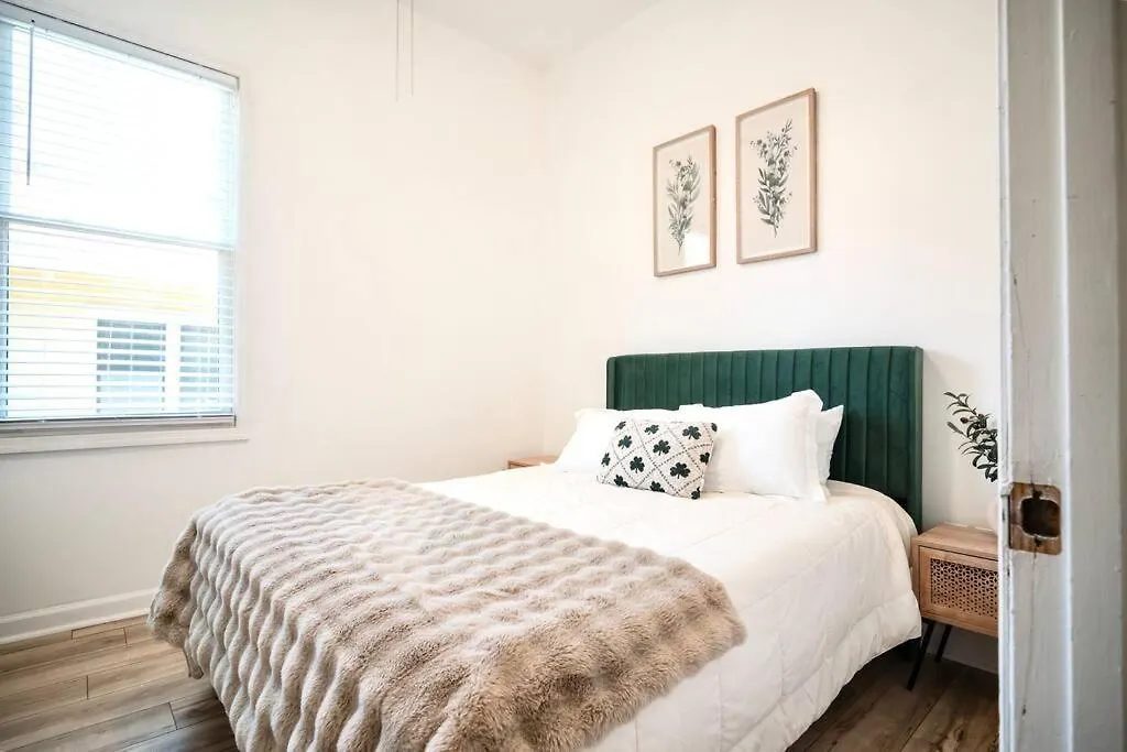 2br Boho Chic Duplex, - Near Tybee Island! Apartment *
