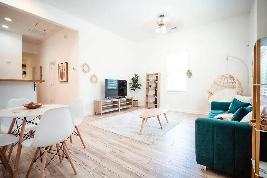 2br Boho Chic Duplex, - Near Tybee Island! Apartment *
