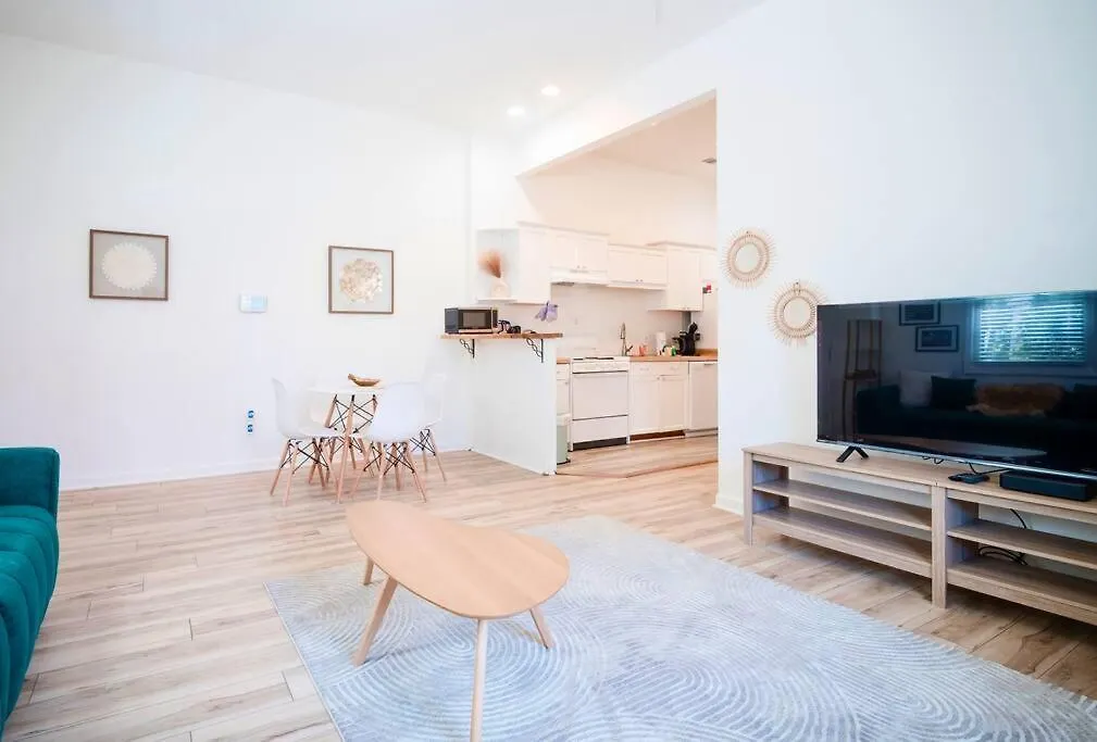 Apartment 2br Boho Chic Duplex, - Near Tybee Island! *