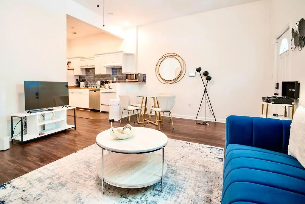 2br Chic Duplex - Firepit - Perfect For Travel Διαμέρισμα Σαβάνα