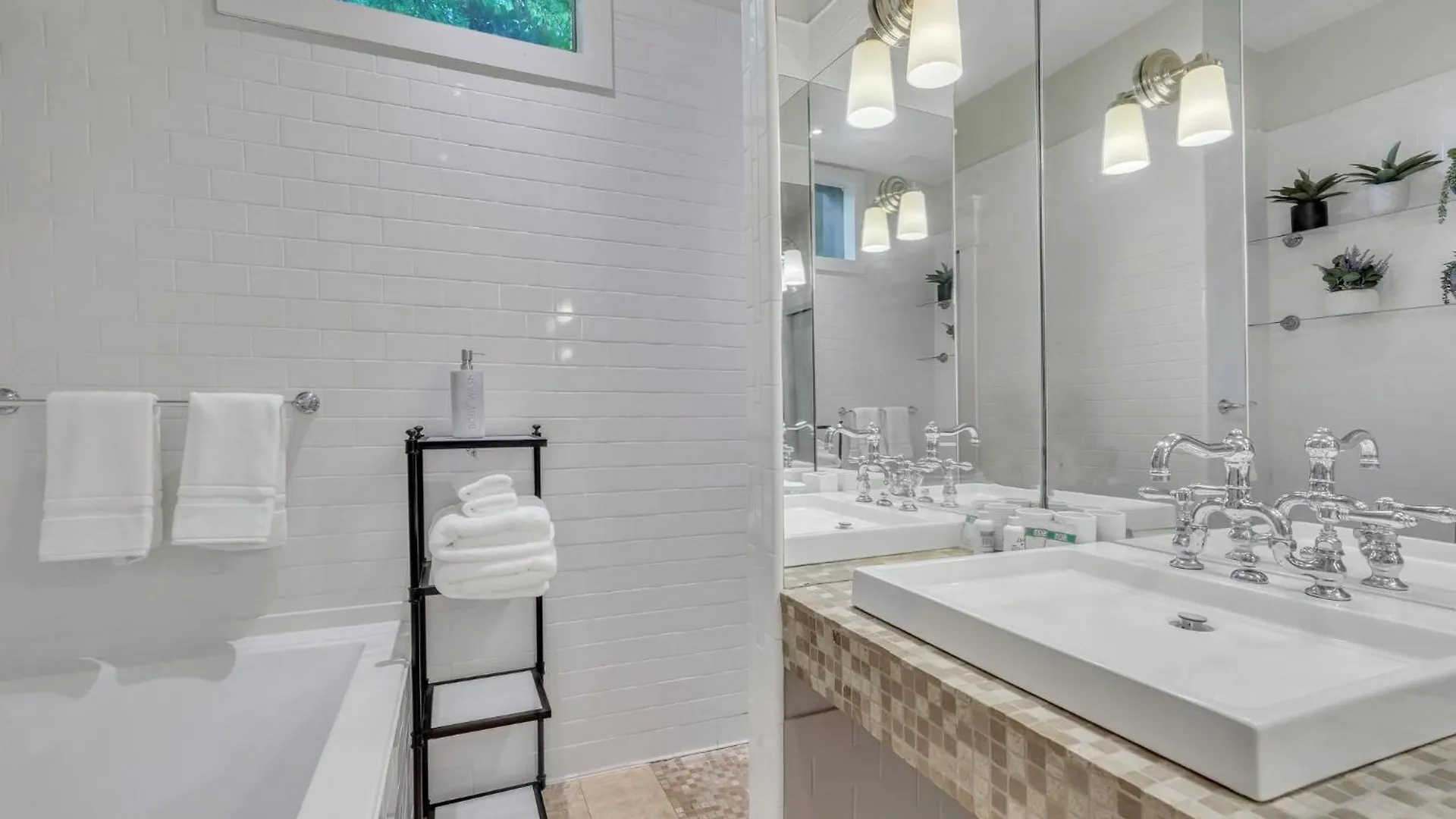 The Lincoln Loft, Near Forsyth Park With Free Parking Holiday home