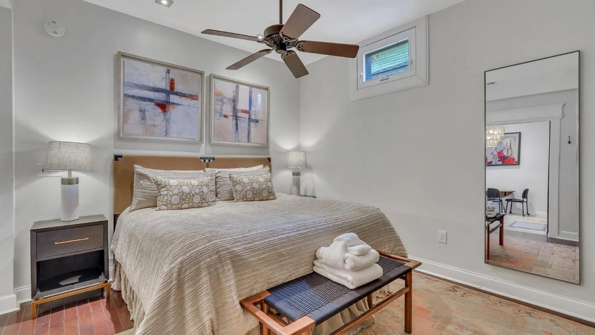 The Lincoln Loft, Near Forsyth Park With Free Parking Holiday home *