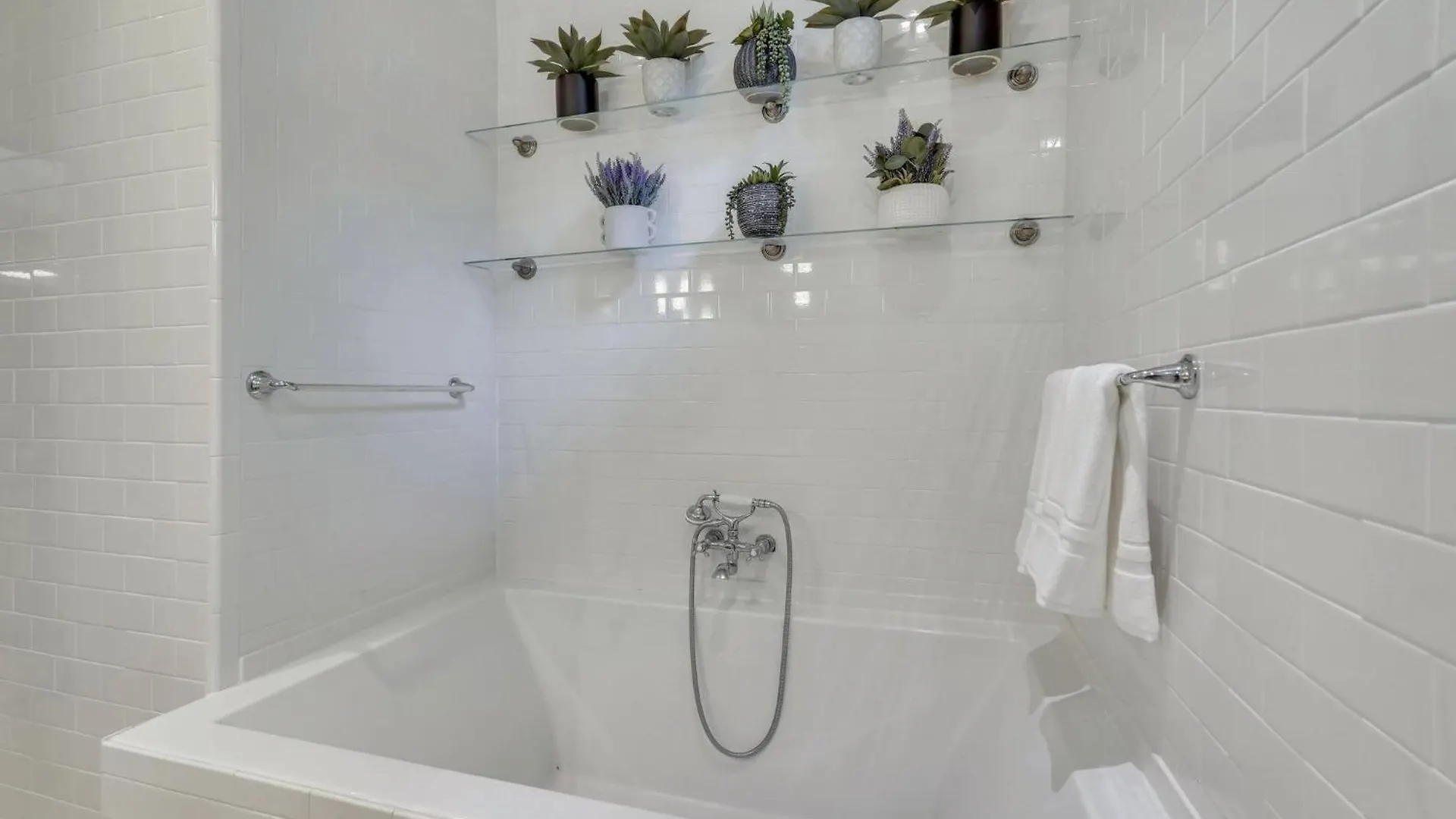 The Lincoln Loft, Near Forsyth Park With Free Parking Holiday home Savannah