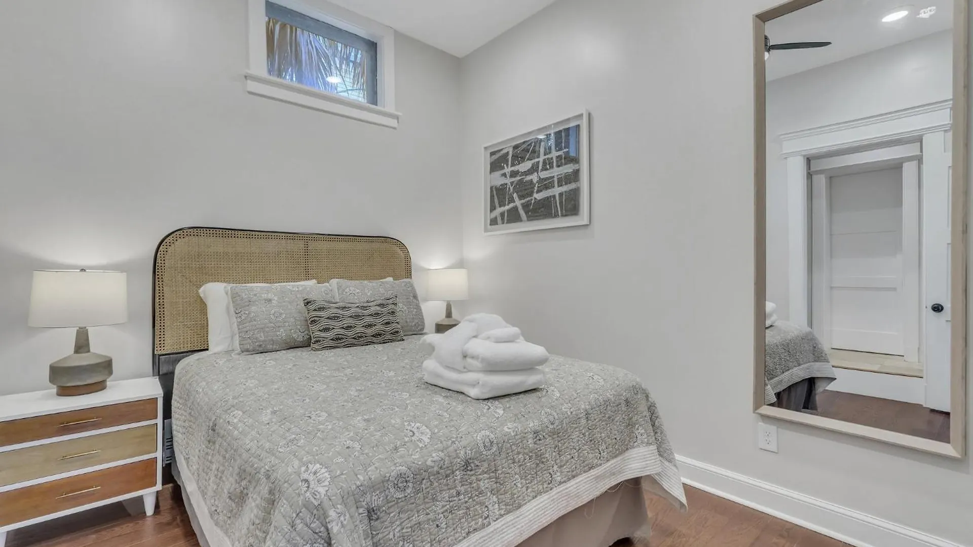 The Lincoln Loft, Near Forsyth Park With Free Parking Holiday home