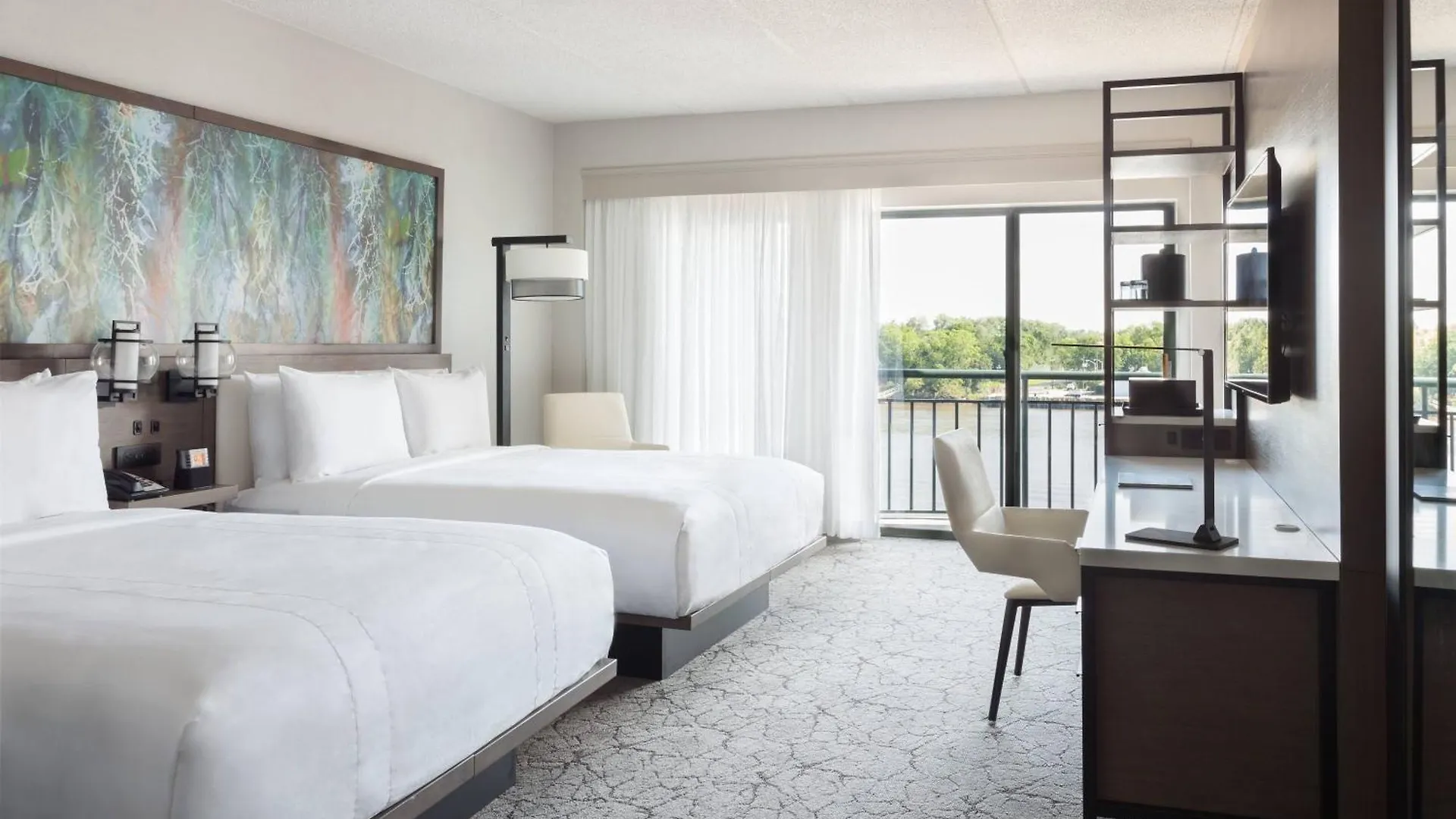 Hotel Marriott Riverfront 4*