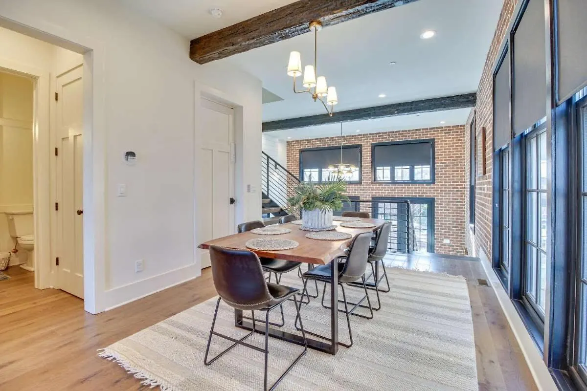 Luxurious Townhome With River Views Savannah