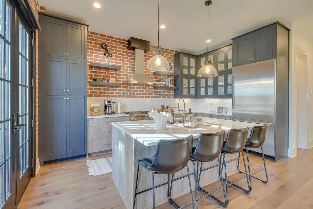Luxurious Townhome With River Views