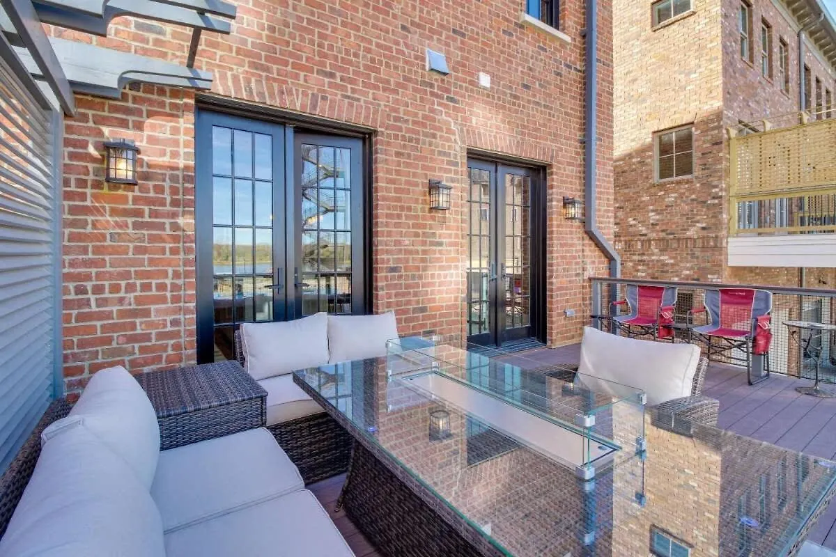 Luxurious Townhome With River Views Savannah