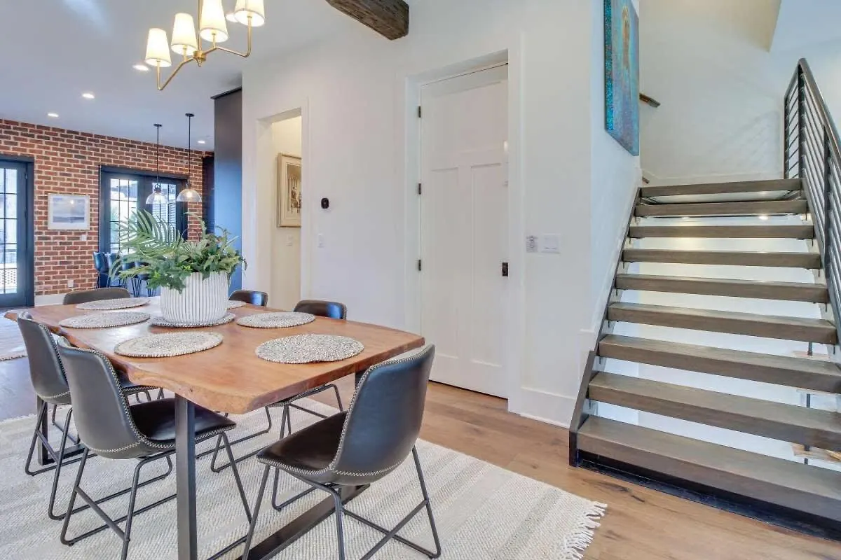 Luxurious Townhome With River Views Holiday home Savannah