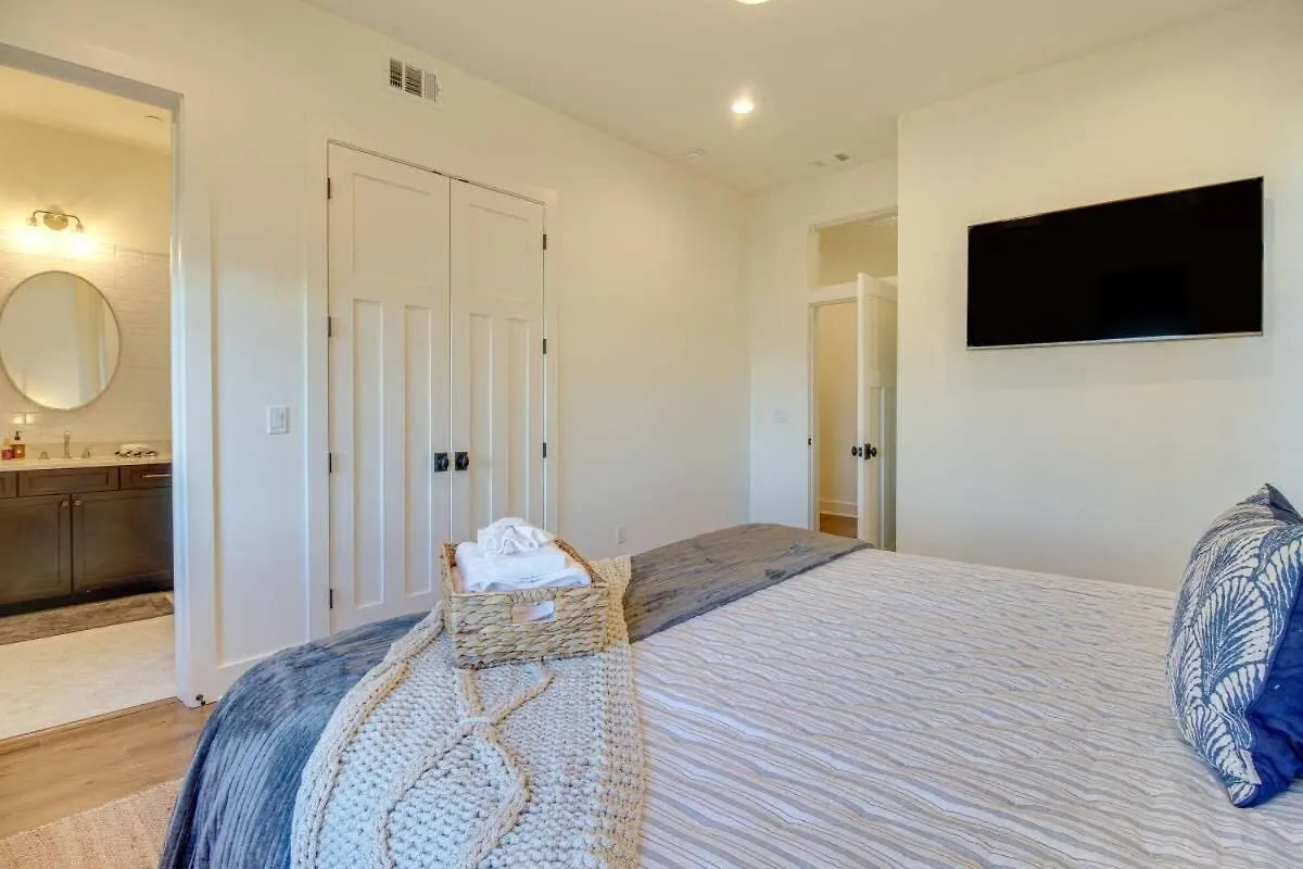 Holiday home Luxurious Townhome With River Views Savannah