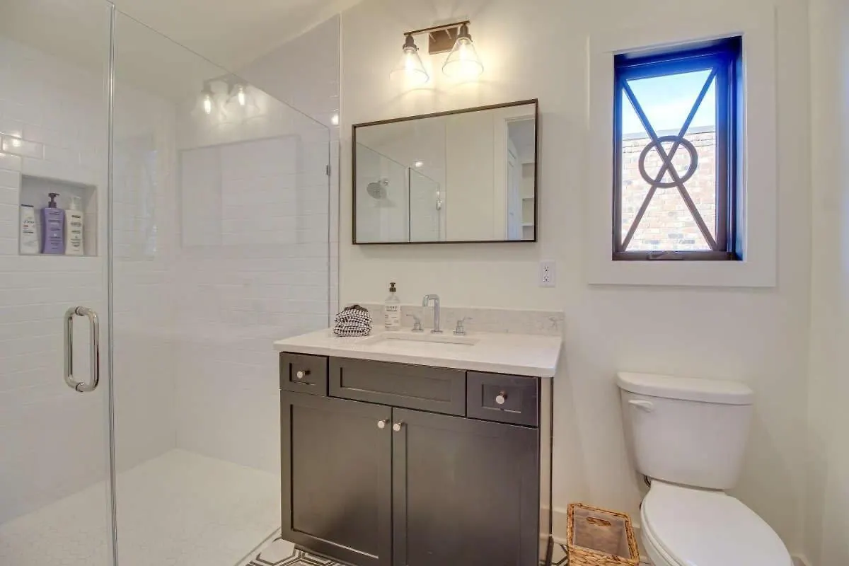 Luxurious Townhome With River Views *