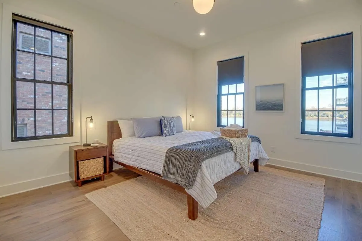 Luxurious Townhome With River Views * Savannah