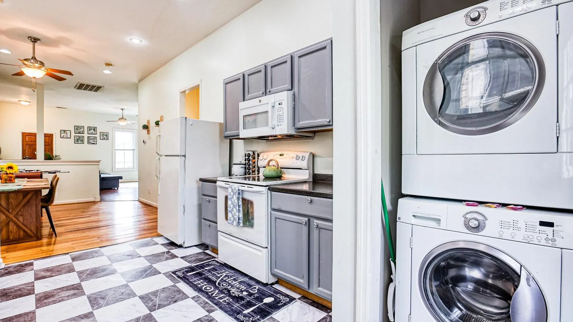 5min To Dt - King Beds - Parking - Telescope - Private Balcony