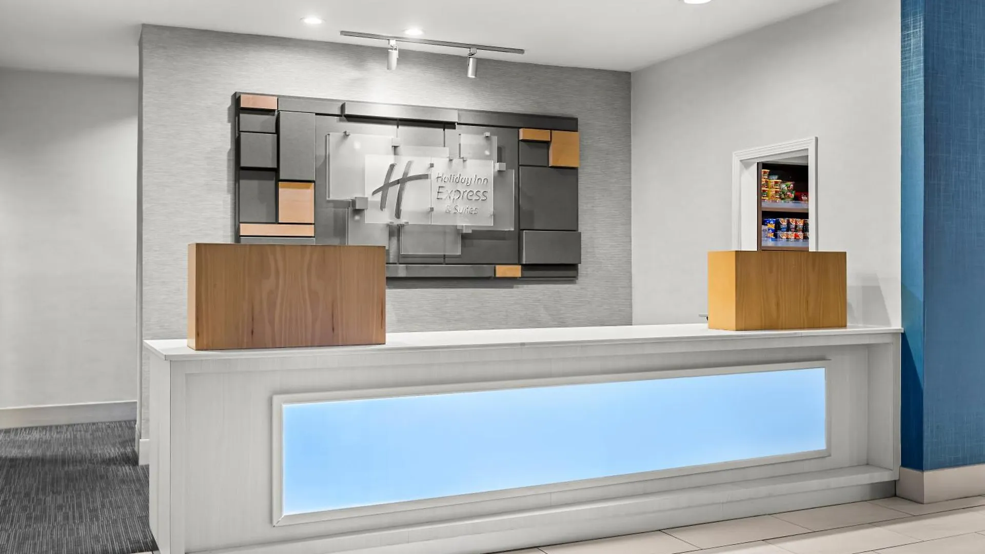 Express & Midtown By Ihg Hotel 3*