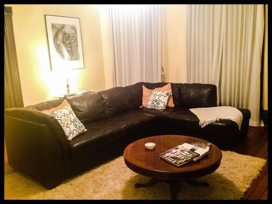 Big Blue House - Both Units - Near Forsyth Park Hébergement de vacances *