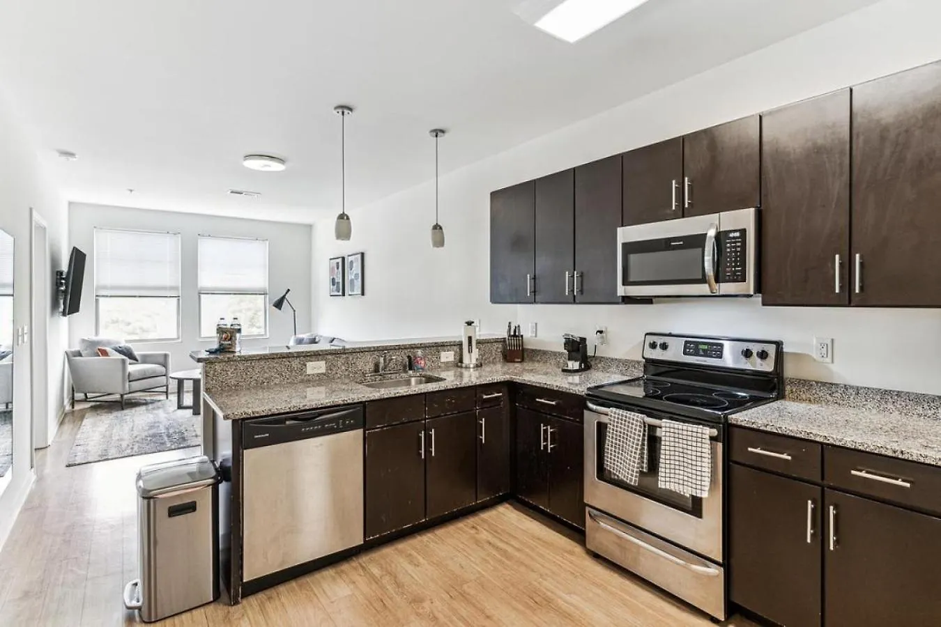 Landing At Longshore Commons - 1 Bedroom In Daire