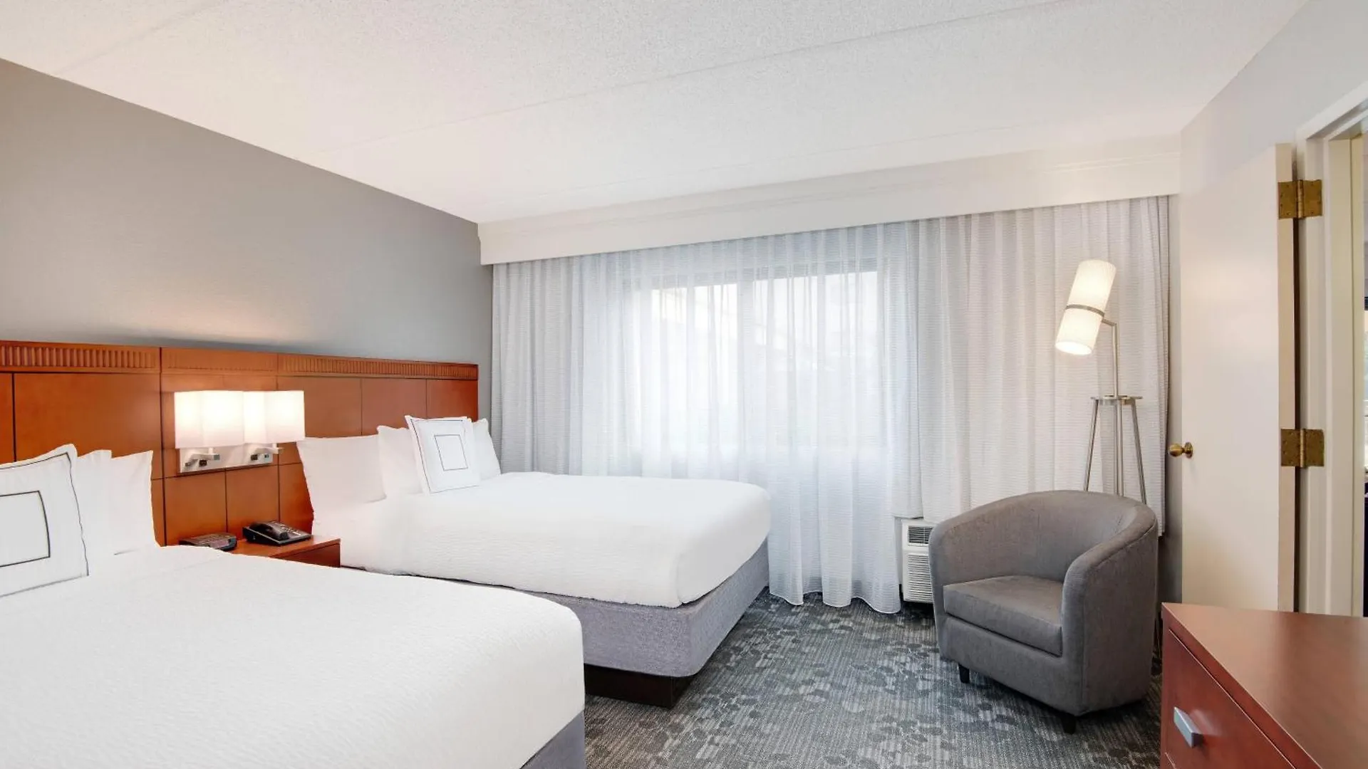 Courtyard By Marriott Midtown