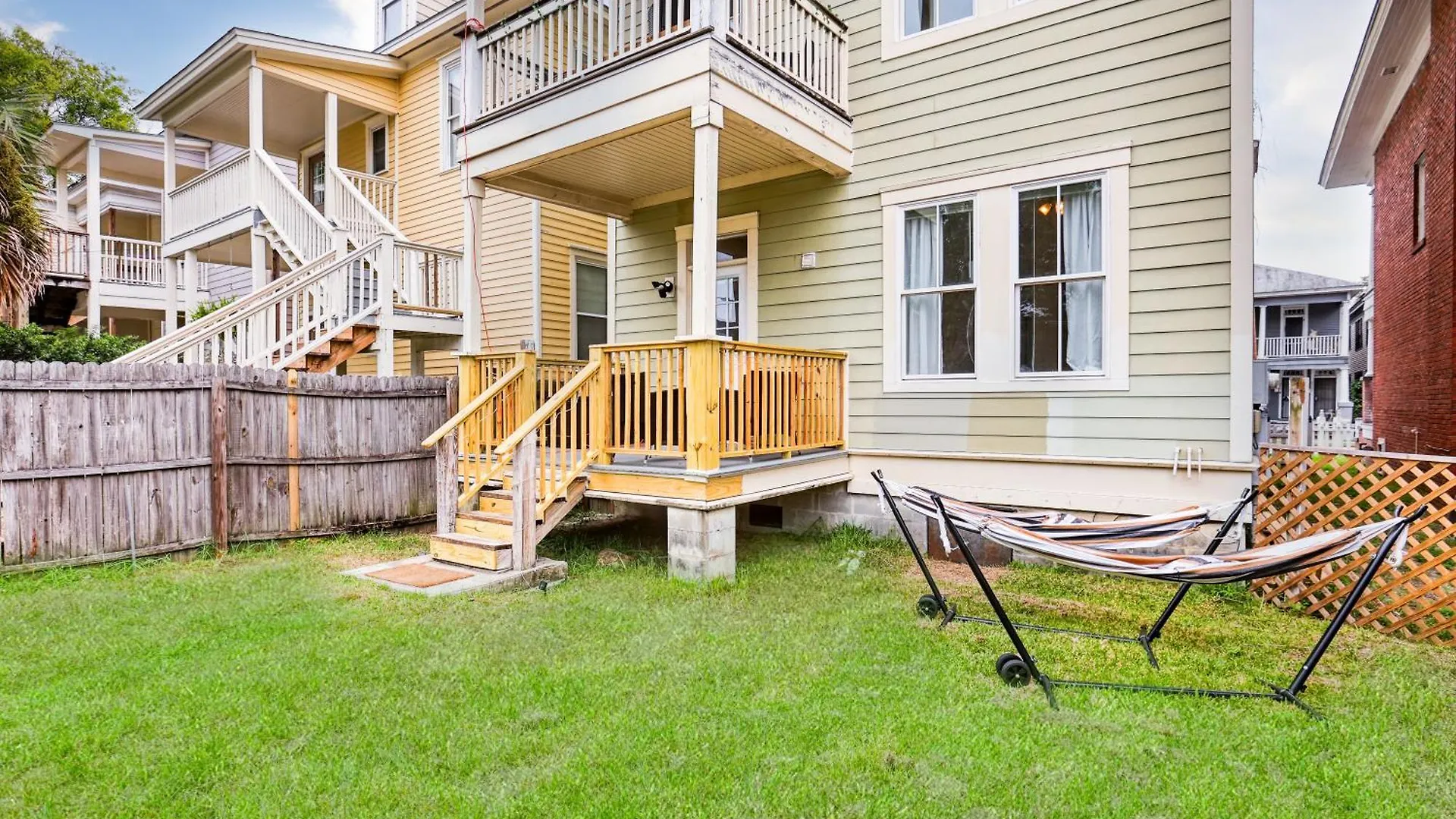 14 Ppl, Spacious Backyard, Hammock, Fitness Equipment, Near Down Town Apartment Savannah