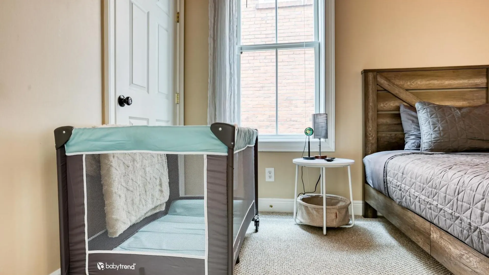14 Ppl, Spacious Backyard, Hammock, Fitness Equipment, Near Down Town *