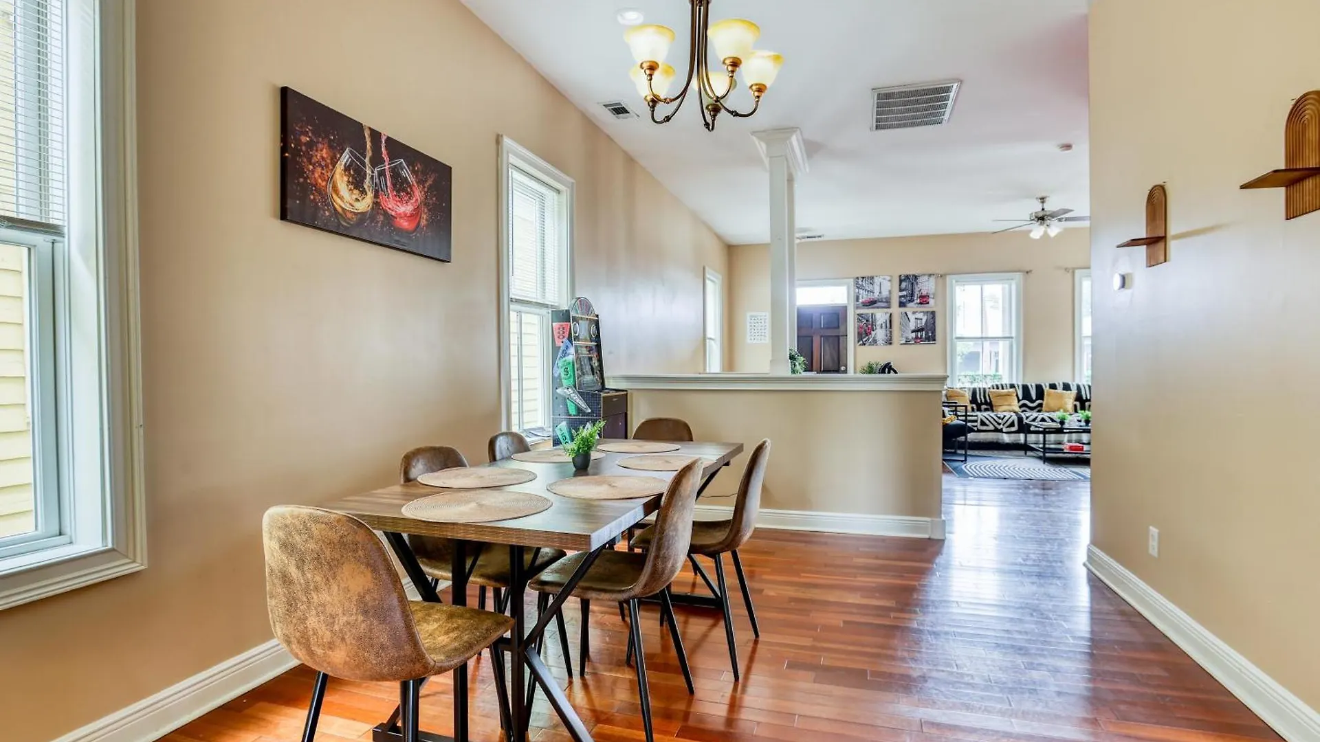Apartment 14 Ppl, Spacious Backyard, Hammock, Fitness Equipment, Near Down Town *