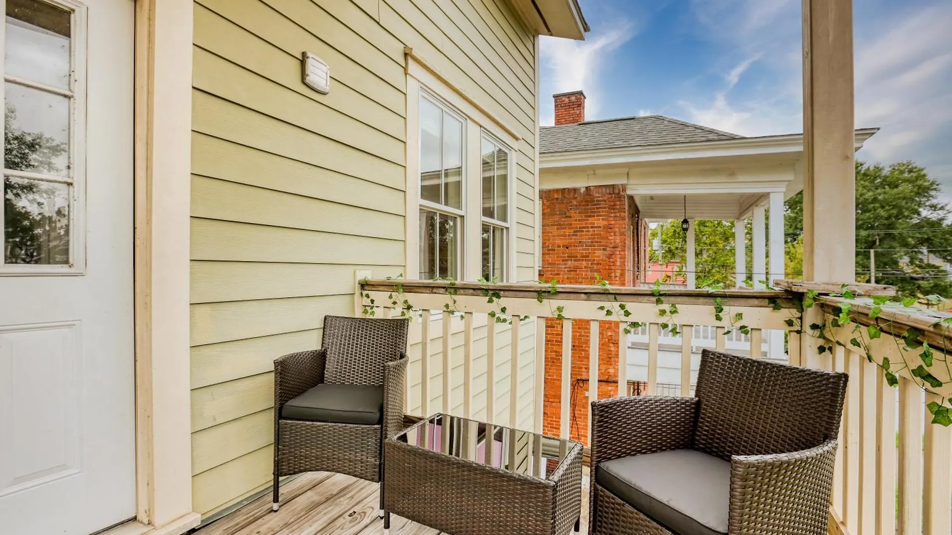14 Ppl, Spacious Backyard, Hammock, Fitness Equipment, Near Down Town Apartment