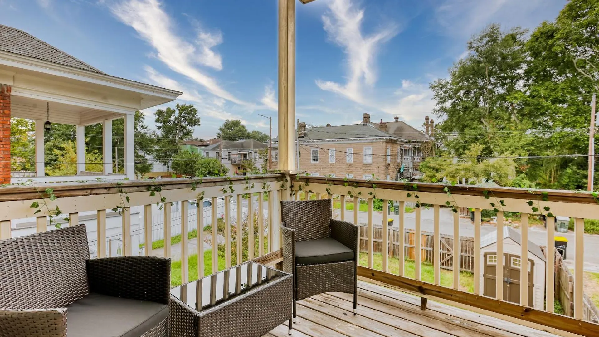 Apartment 14 Ppl, Spacious Backyard, Hammock, Fitness Equipment, Near Down Town *