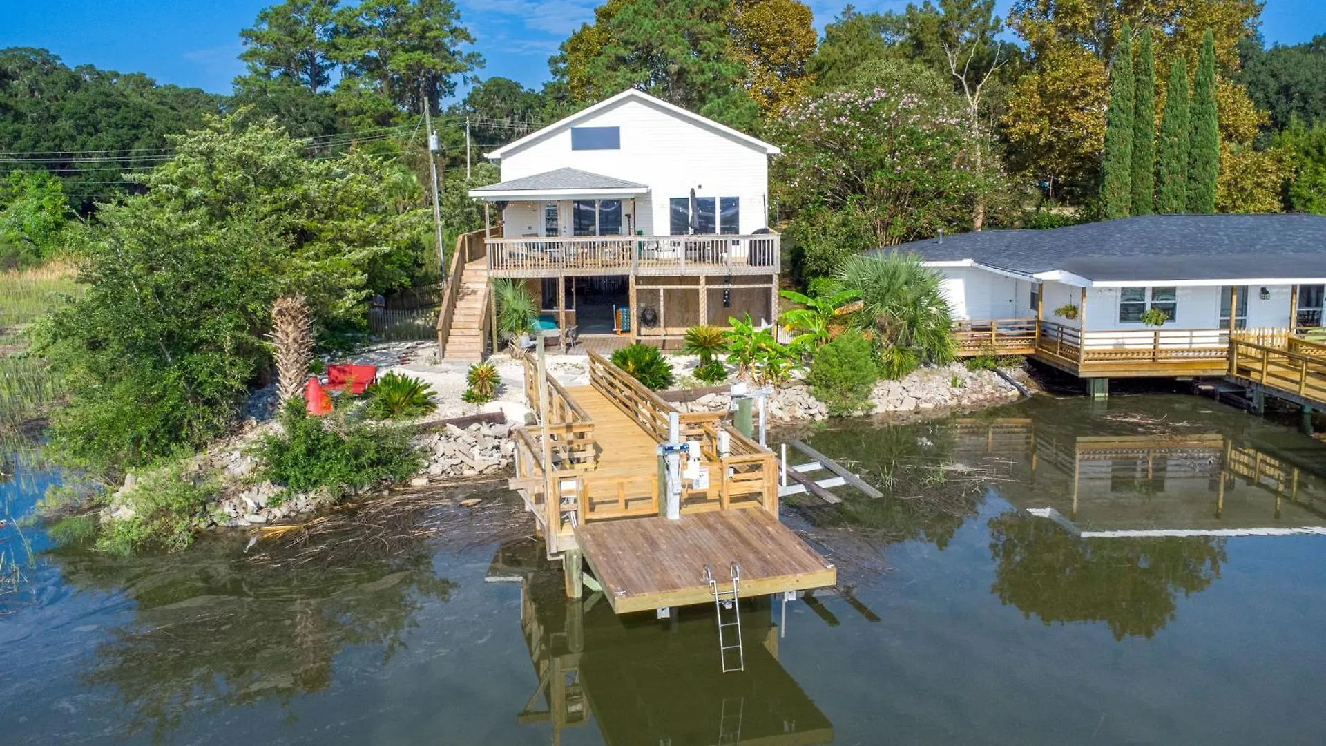 Riverfront Retreat With Private Dock! 度假居 薩凡納
