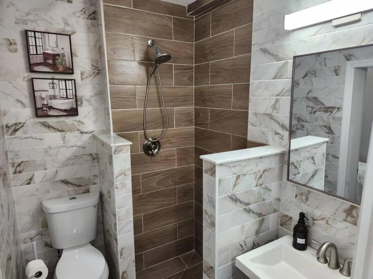 Stylish 1br Near Heart Of Town