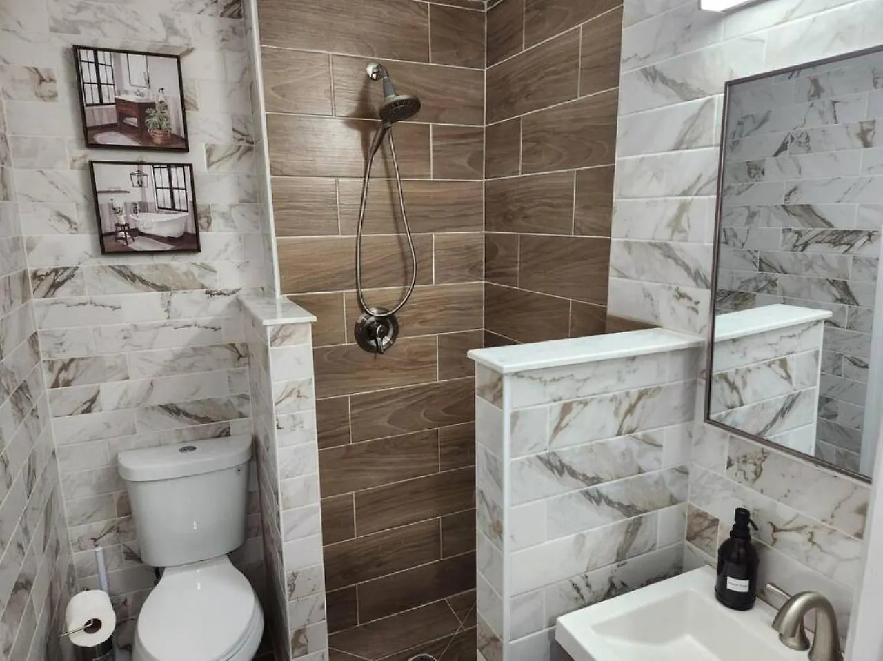 Stylish 1br Near Heart Of Town