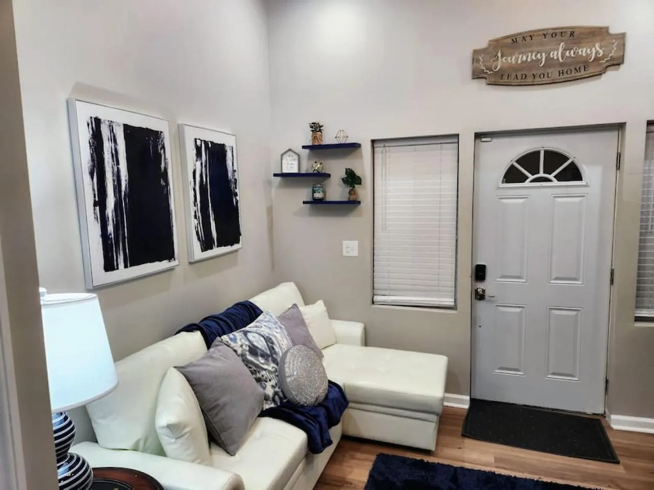 Stylish 1br Near Heart Of Town *