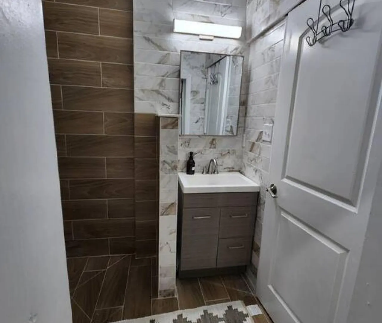Stylish 1br Near Heart Of Town