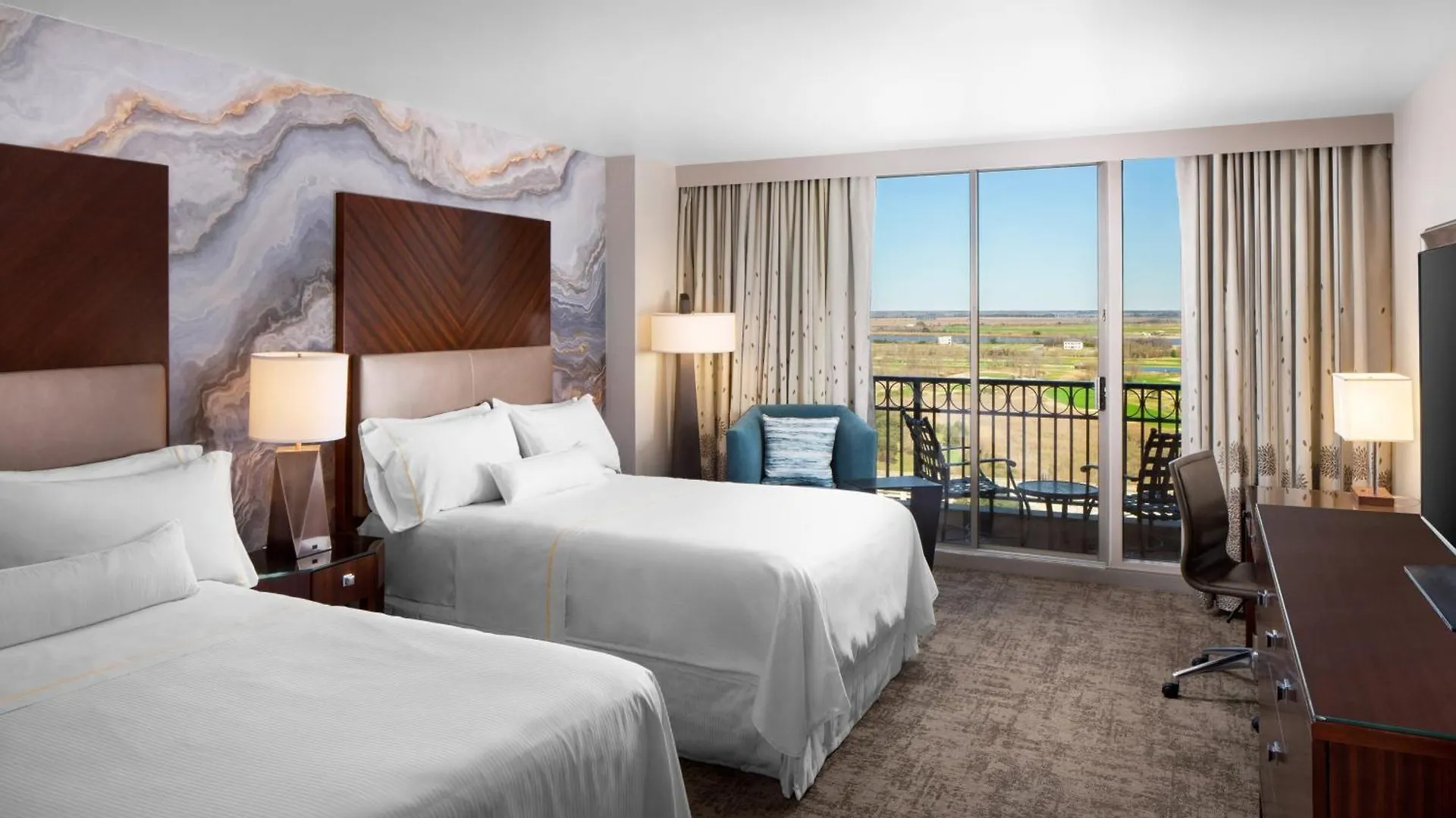 The Westin Harbor Golf & 4*