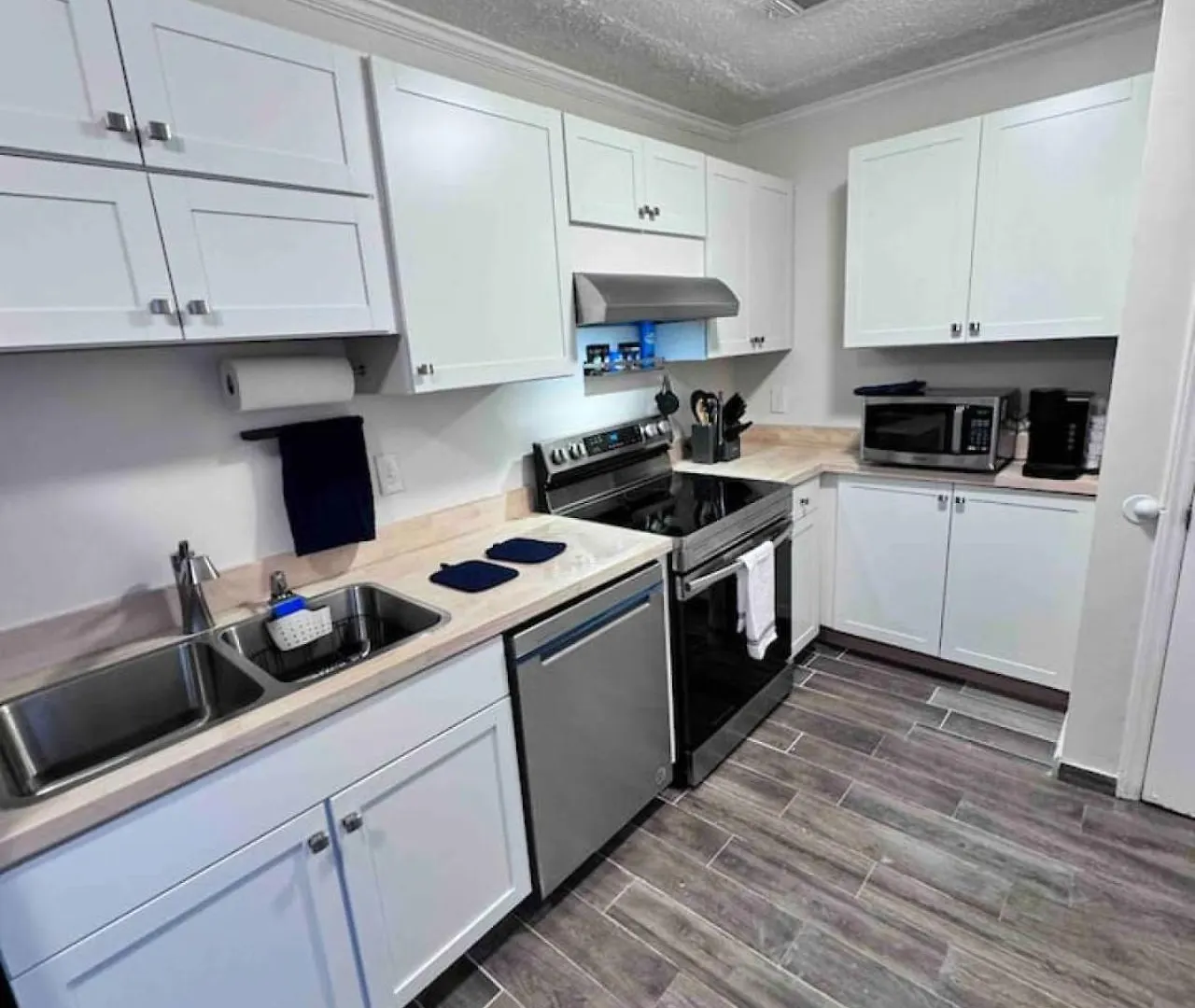 I-95 And Tanger Outlets. Pet Yes Apartment