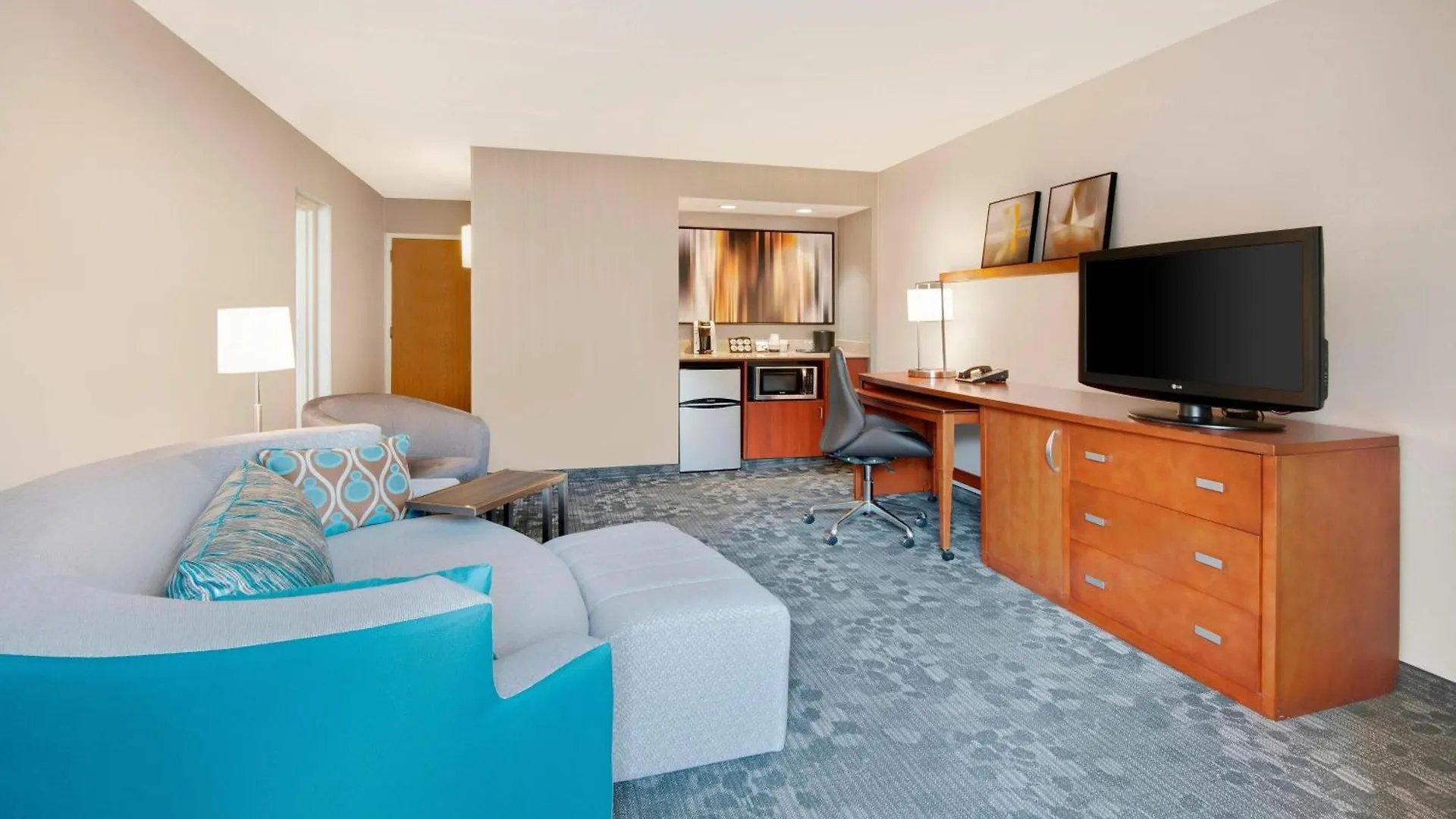Courtyard By Marriott Midtown Hotel 3*