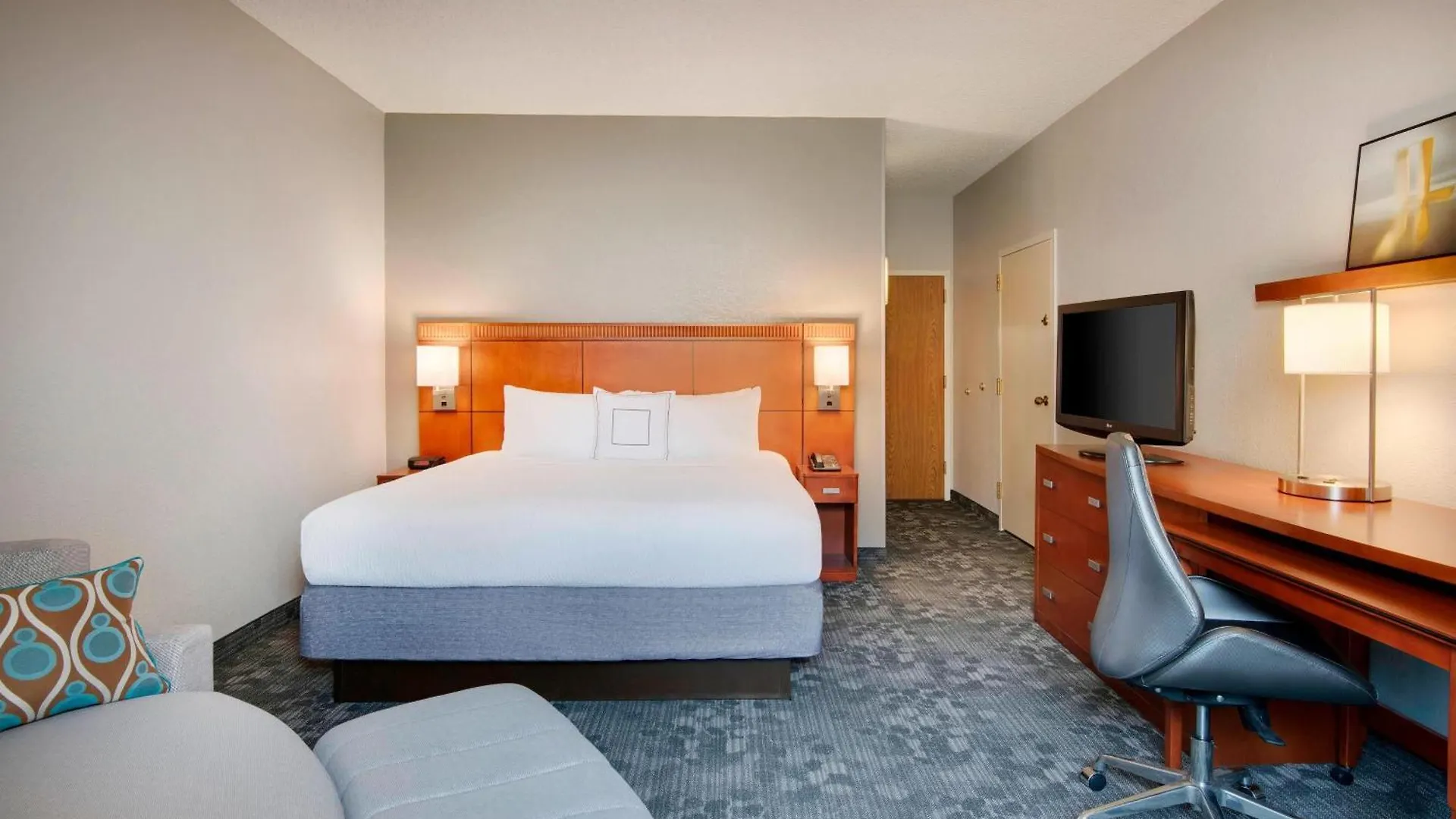 Courtyard By Marriott Midtown Hotel Savannah