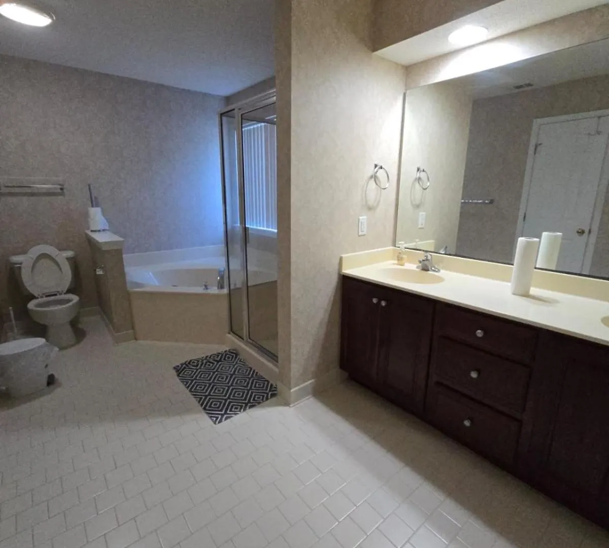 Spacious And Charming Savannah