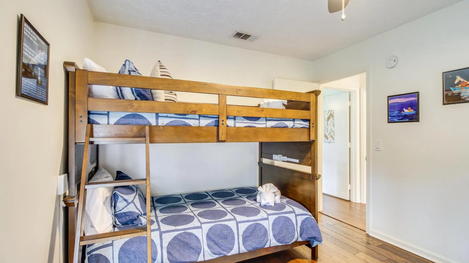 Holiday home Near Dtwn And With Game Room!