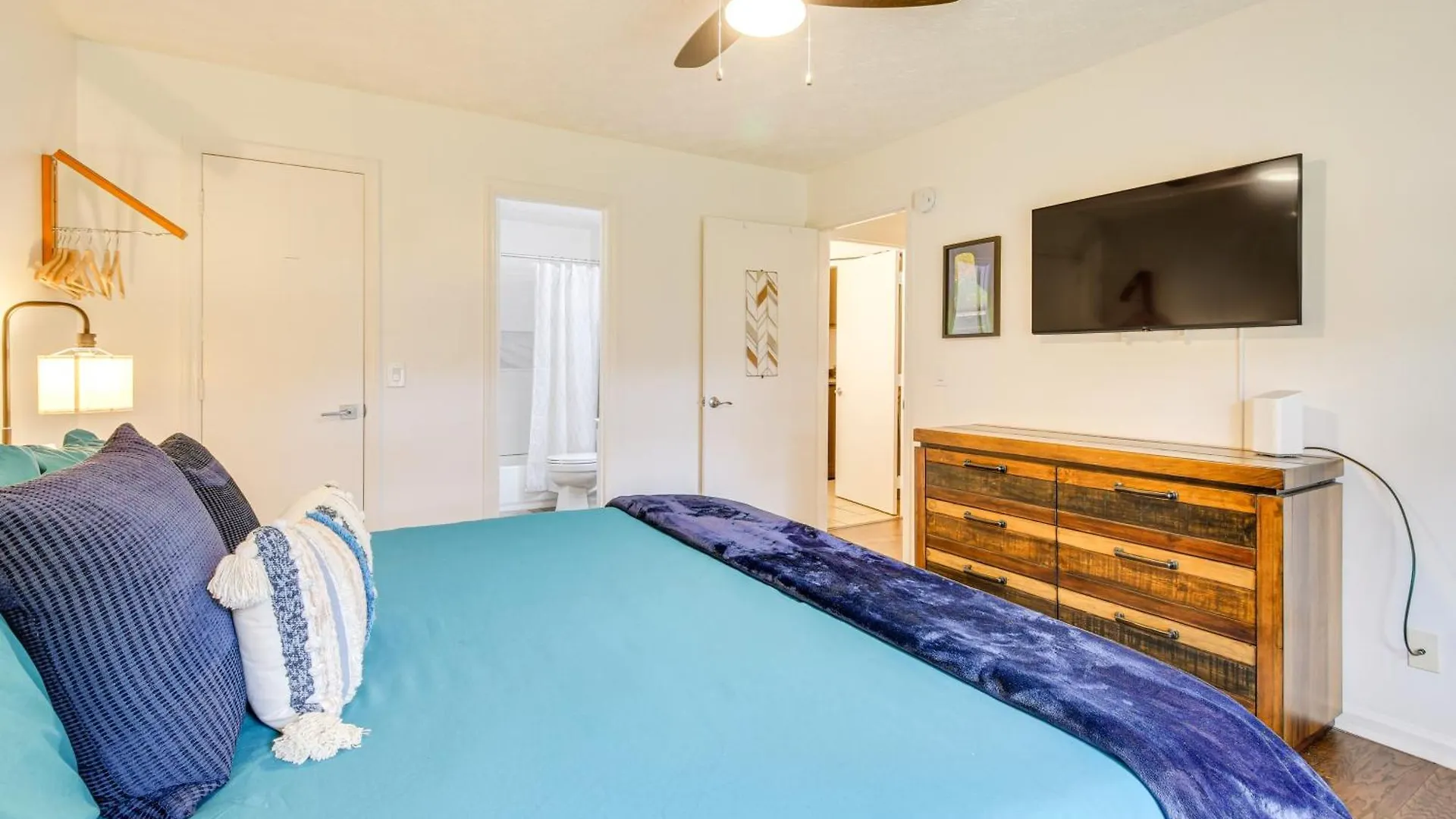 Near Dtwn And With Game Room! Holiday home Savannah