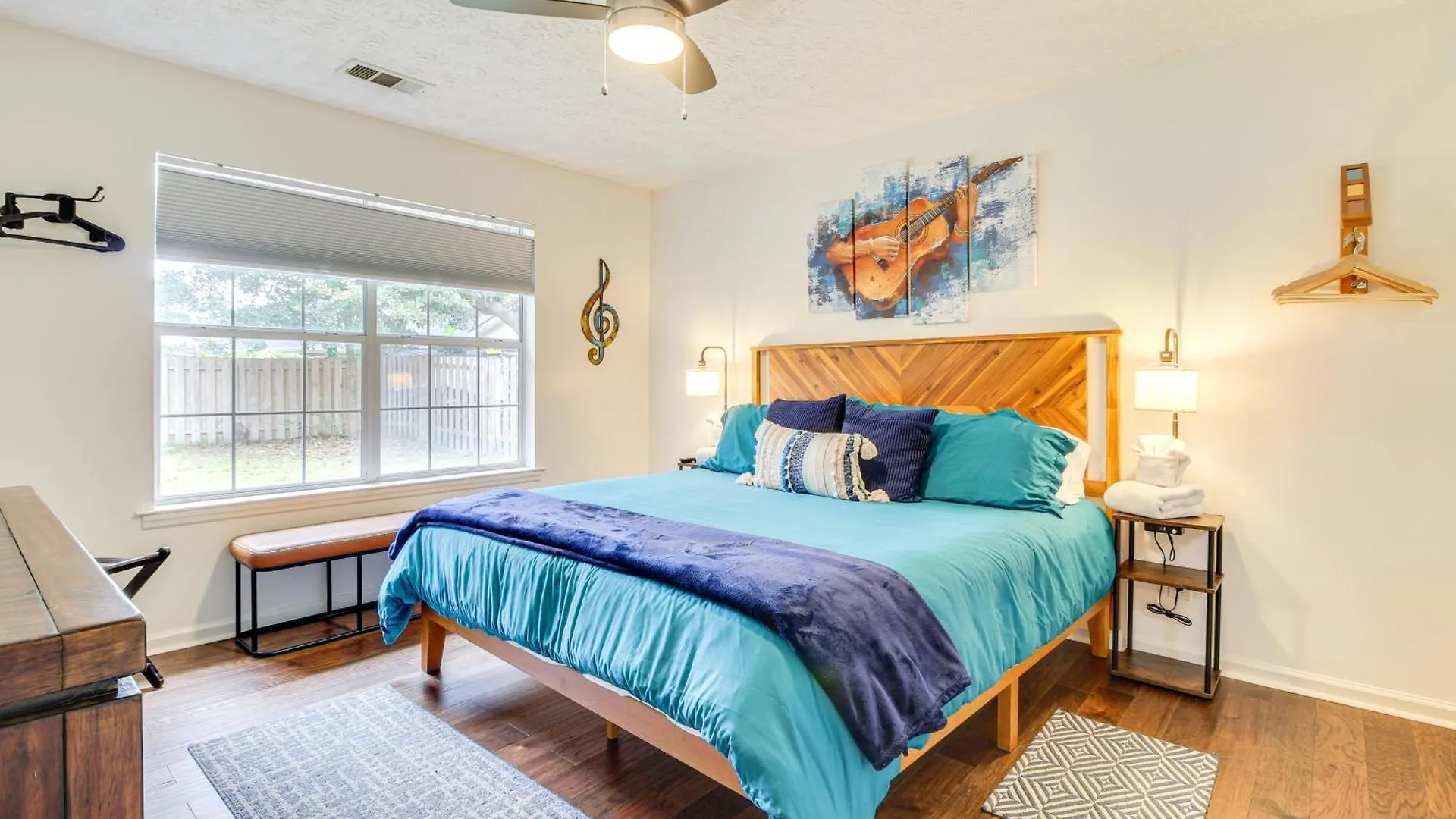 Holiday home Near Dtwn And With Game Room!