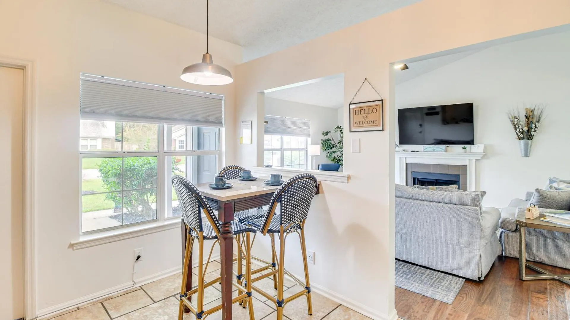 Near Dtwn And With Game Room!