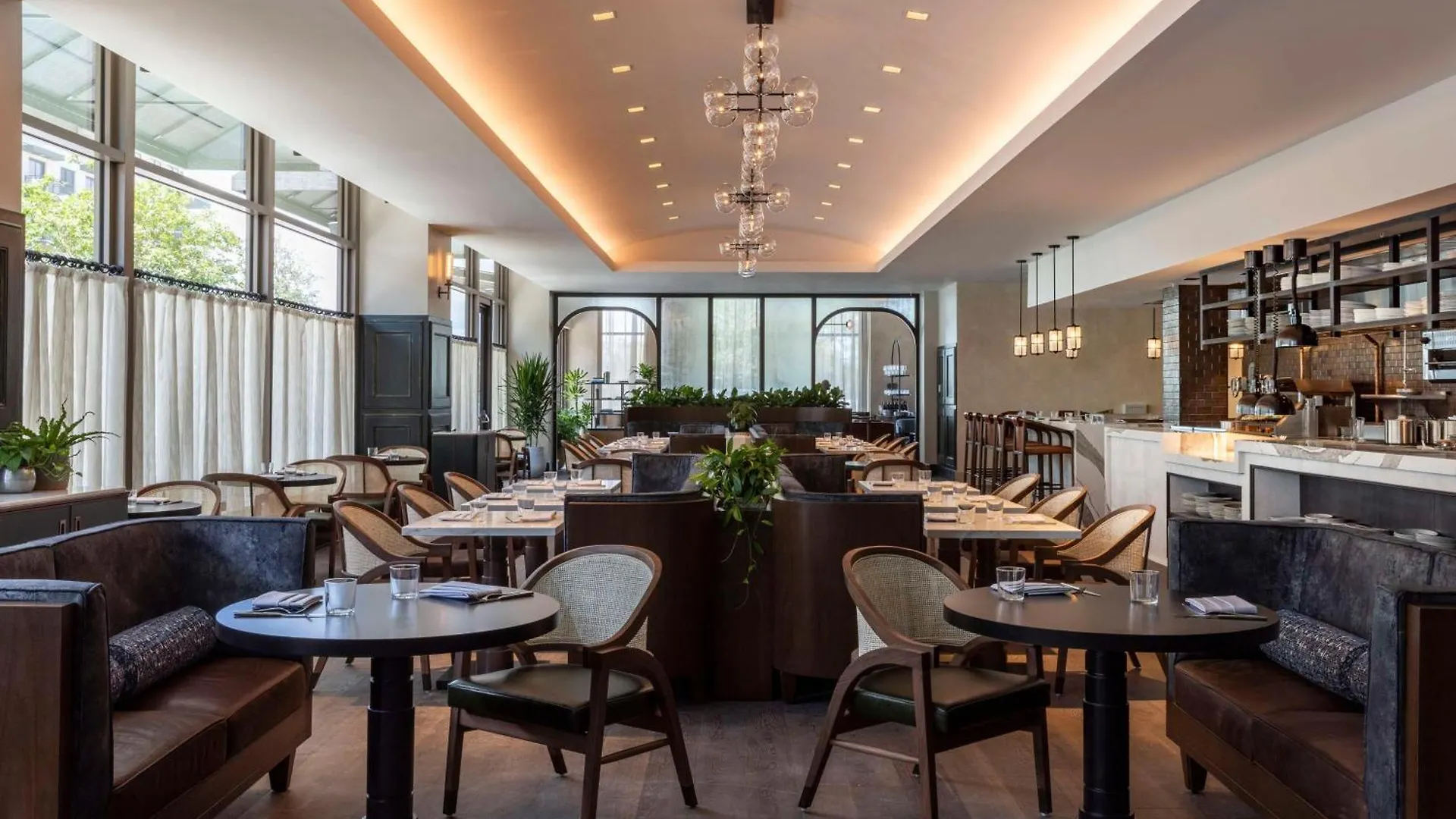 Thompson Savannah, By Hyatt 4* Саванна