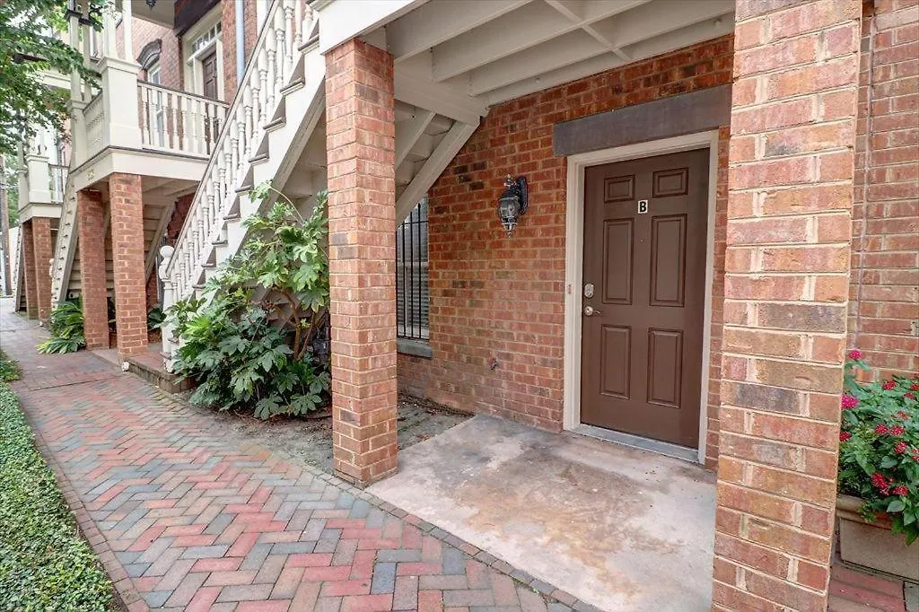 305 W Taylor Garden Holiday home Savannah