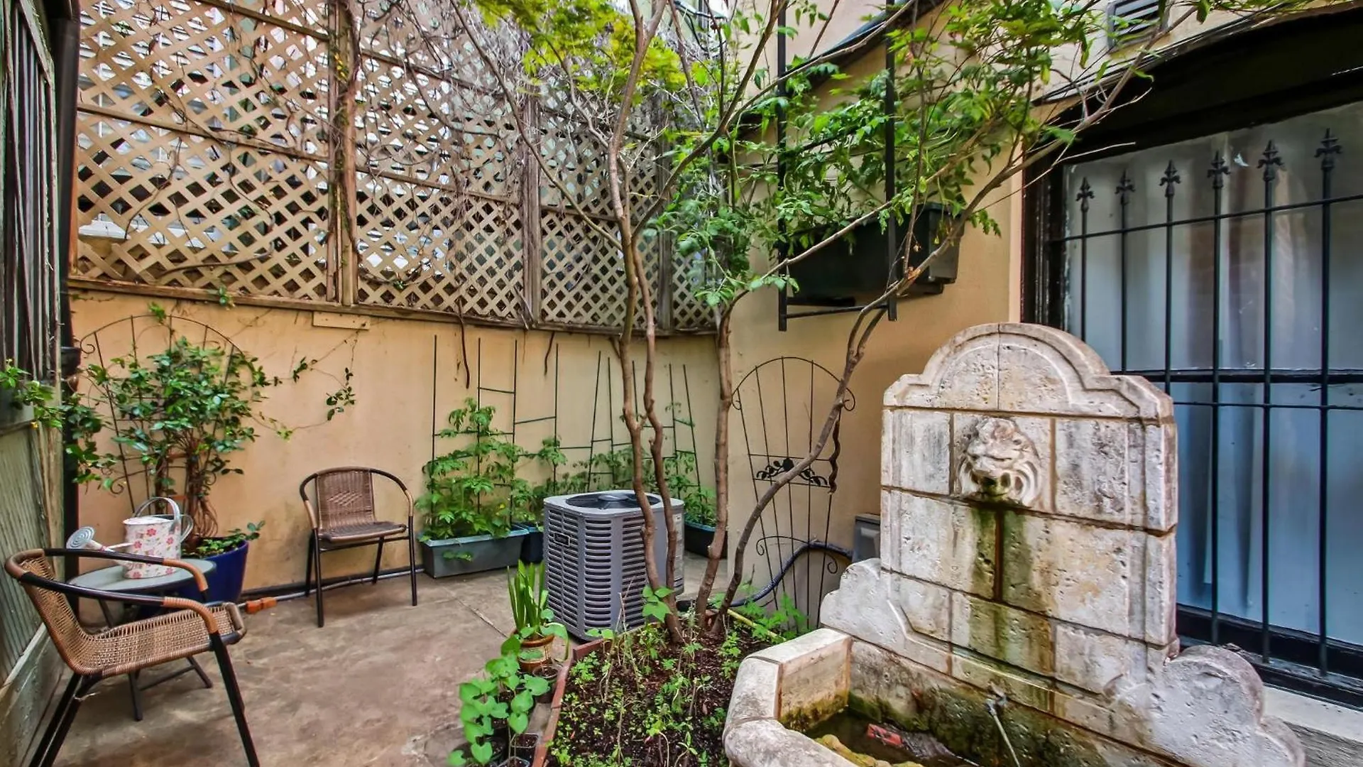 17 E Jones Street Parlor סוואנה