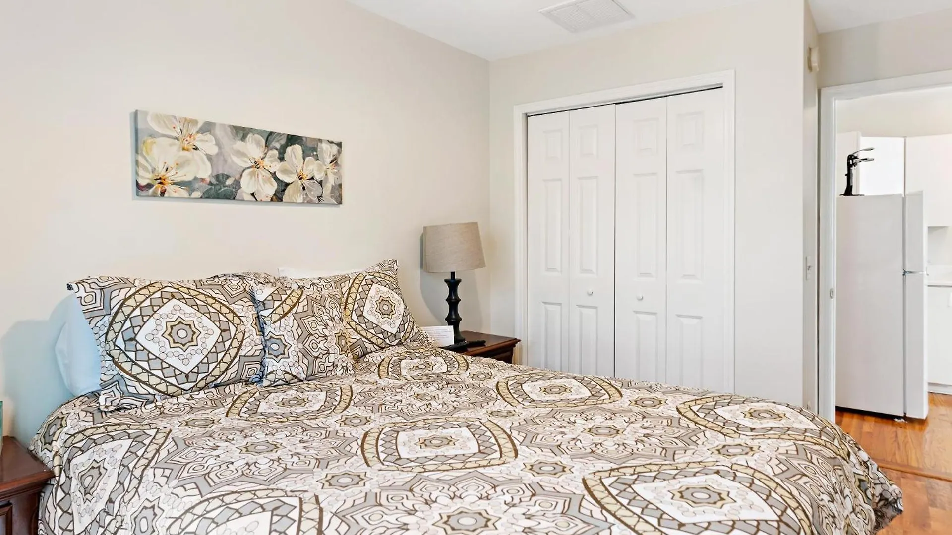 535 E Liberty Lane Carriage House *