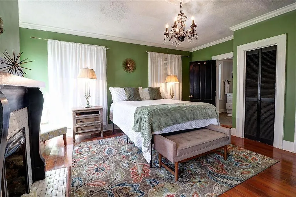 Apartment 121 W Jones Loft 4f