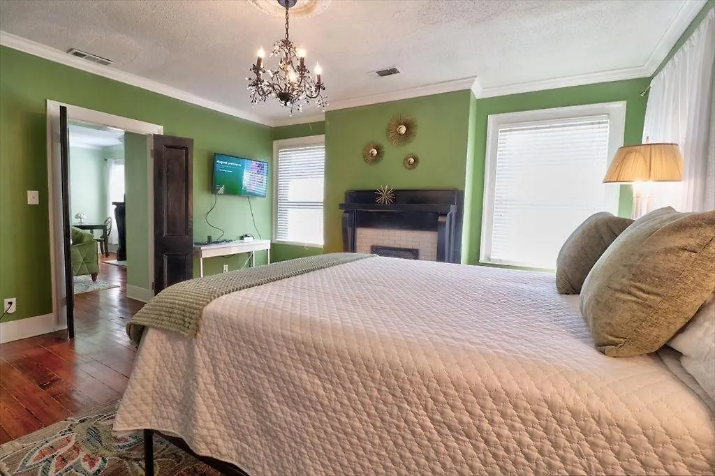 Apartment 121 W Jones Loft 4f *