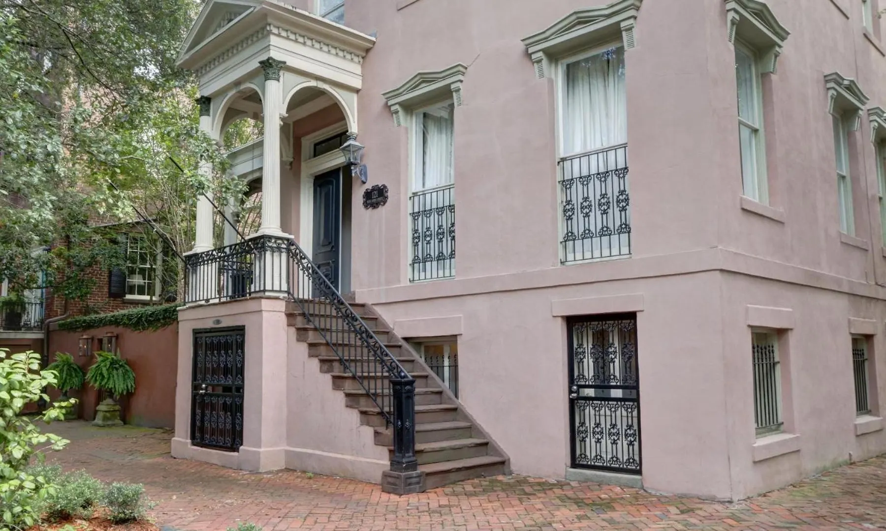 121 W Jones Loft 4f * Savannah