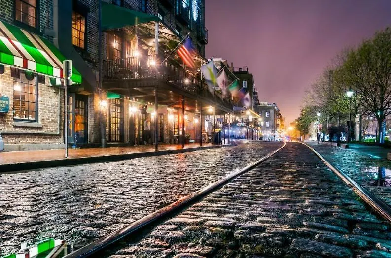16 E Jones Carriage House * Savannah