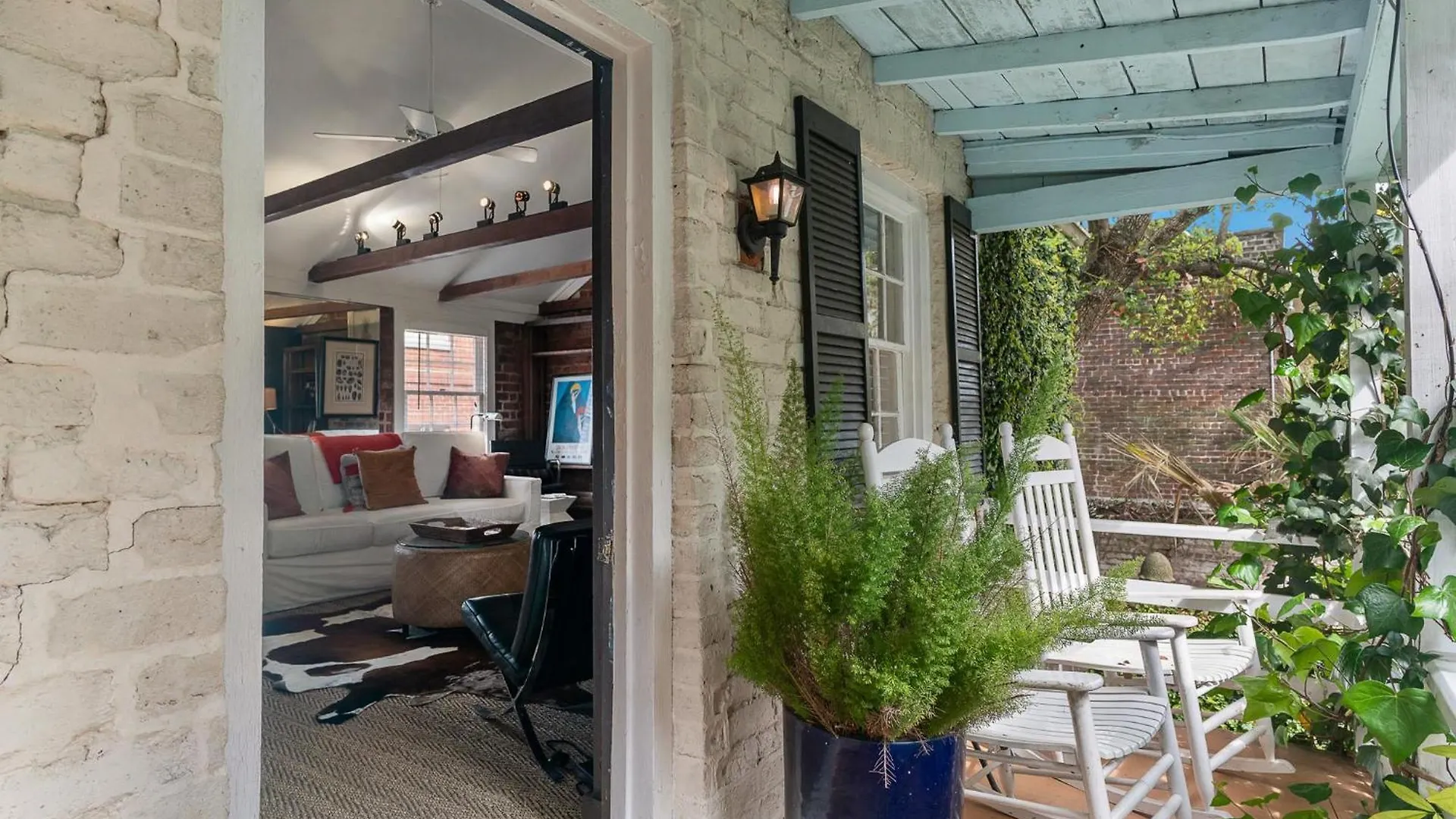 16 E Jones Carriage House Holiday home *