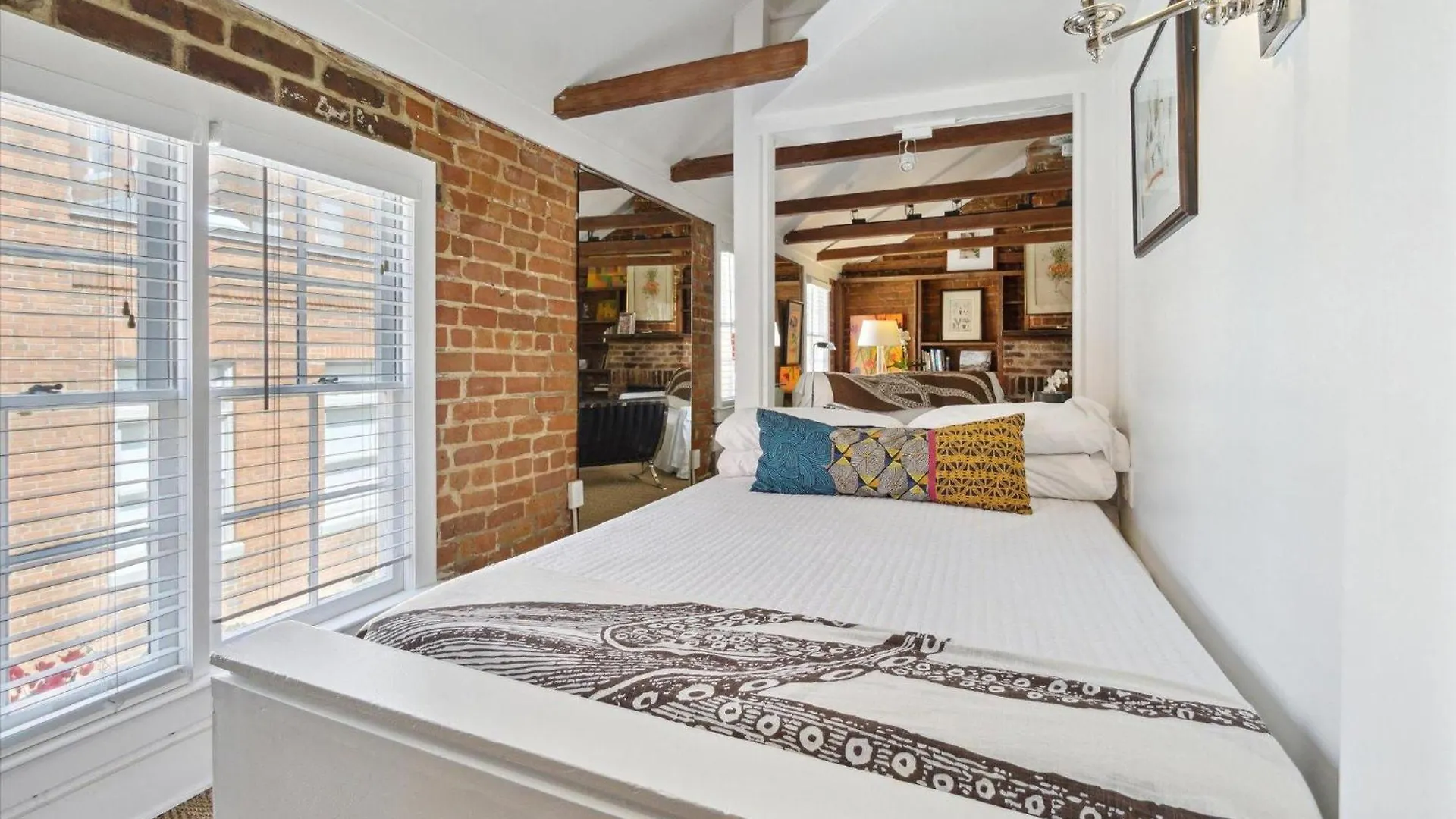16 E Jones Carriage House Savannah